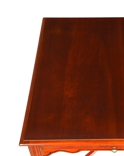 Hauptstadt Möblerei H819 Finish Tischplatte aus dunkelbraunem Holz mit klassischer Maserung und glatter Oberfläche