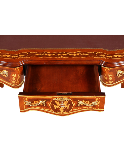 Hauptstadt Möblerei Louis XV Schreibtisch aus Massivholz mit Intarsien, Messingbeschlägen und offener Schublade