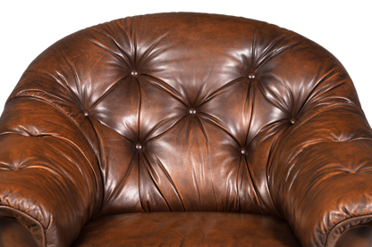 Hauptstadt Möblerei Chesterfield Ledersessel in Braun mit klassischer Knopfheftung und geschwungenen Armlehnen