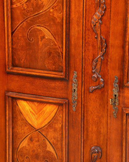 Beautiful Baroque-style cabinet, wardrobe, Baroque cabinet with inlays, solid wood hall cabinet