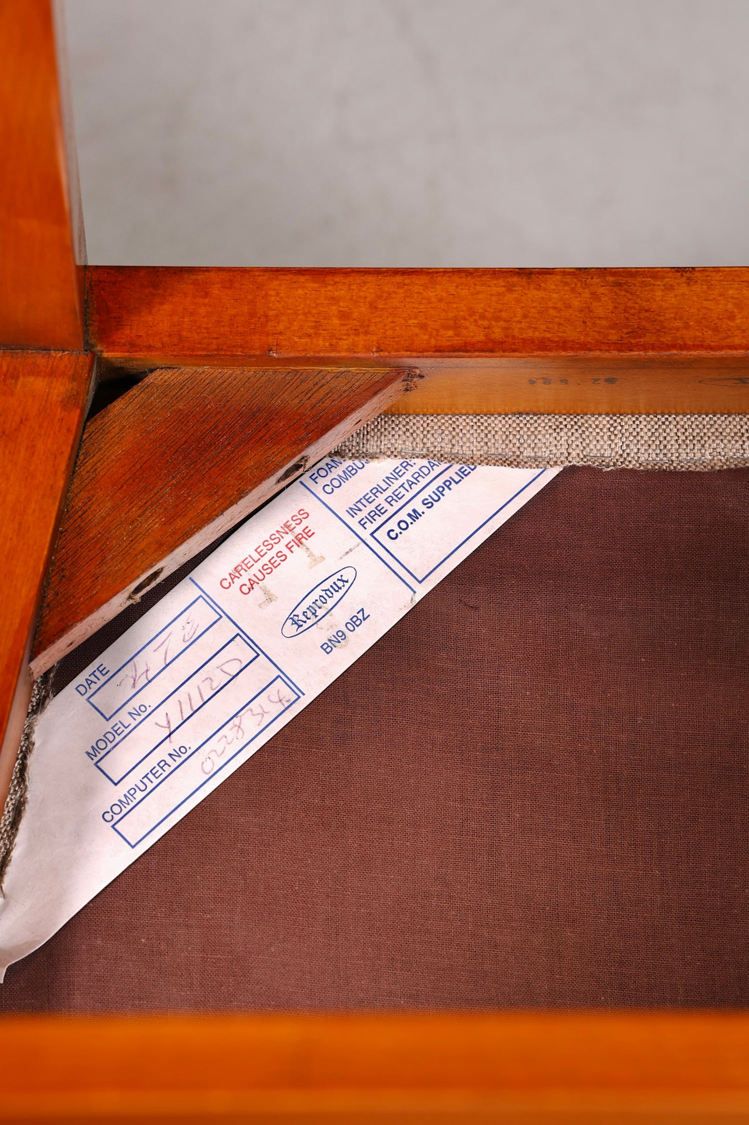 Wunderschöner Bevan Funell Stuhl Armlehnstuhl Englischer Eibe Reprodux Antik Sekretär Stuhl UK Polsterstuhl 2 von 2