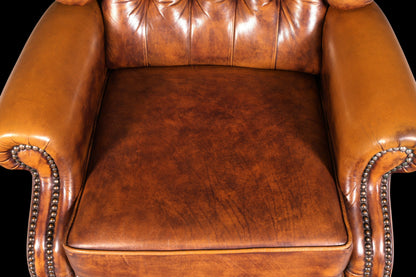 Hauptstadt Möblerei Chesterfield Ohrenbackensessel aus braunem Echtleder mit klassischer Knopfheftung und Nieten
