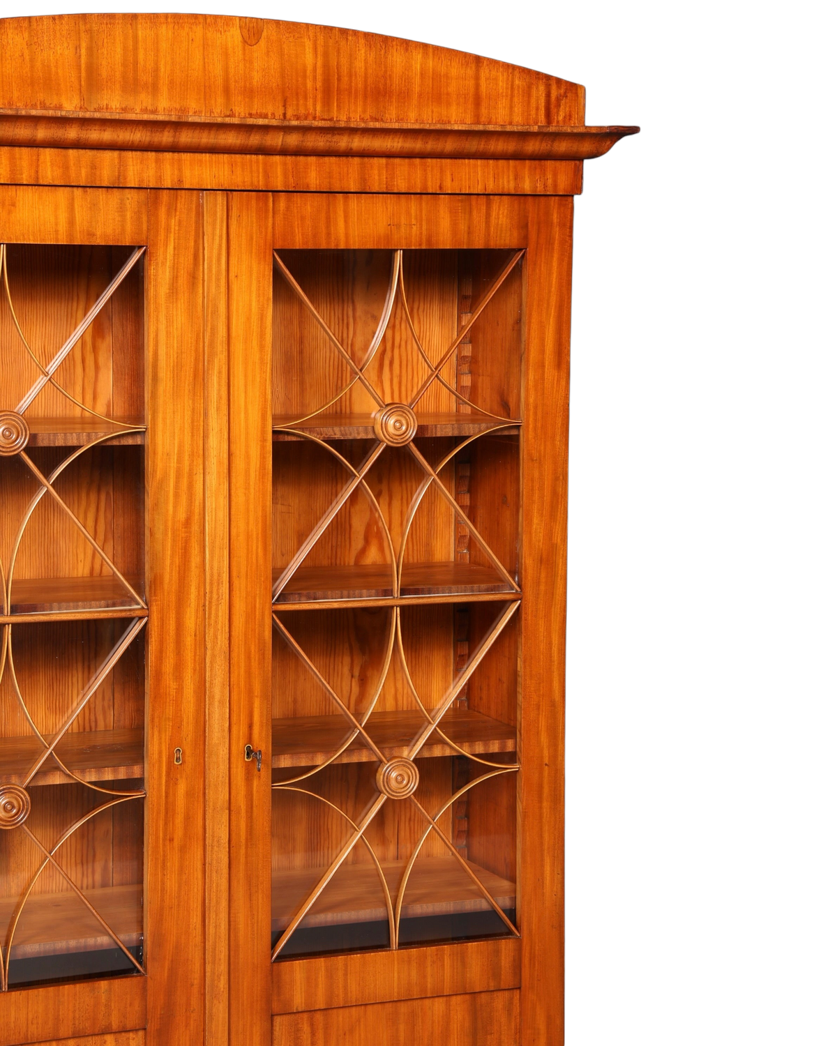 Hauptstadt Möblerei Biedermeier Vitrine aus Massivholz mit Sprossentüren, Rosetten und verstellbaren Regalböden