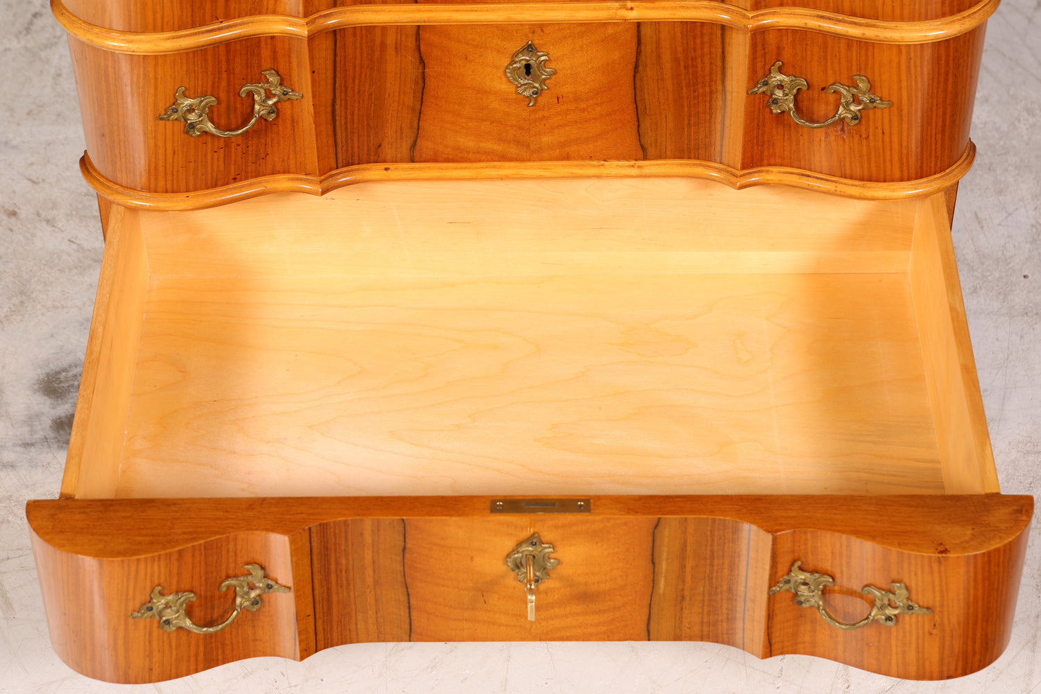 Wunderschöne geschwungene Kommode im Barock Stil Sideboard Englisch Schubladenkommode