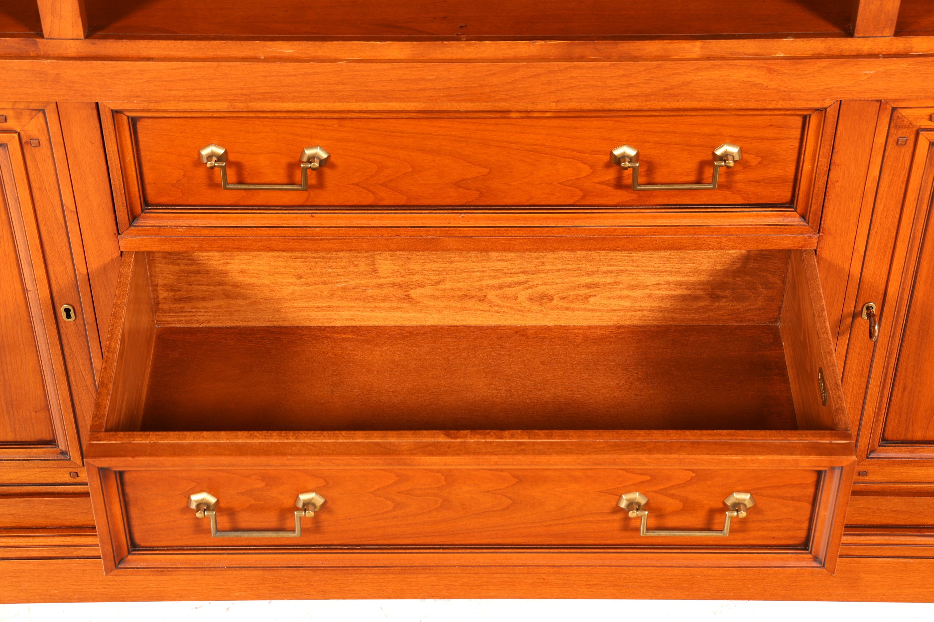 Traumhaftes Original Selva Bücherregal Antik Stil massiv Holz Regal Schrank Bibliothek