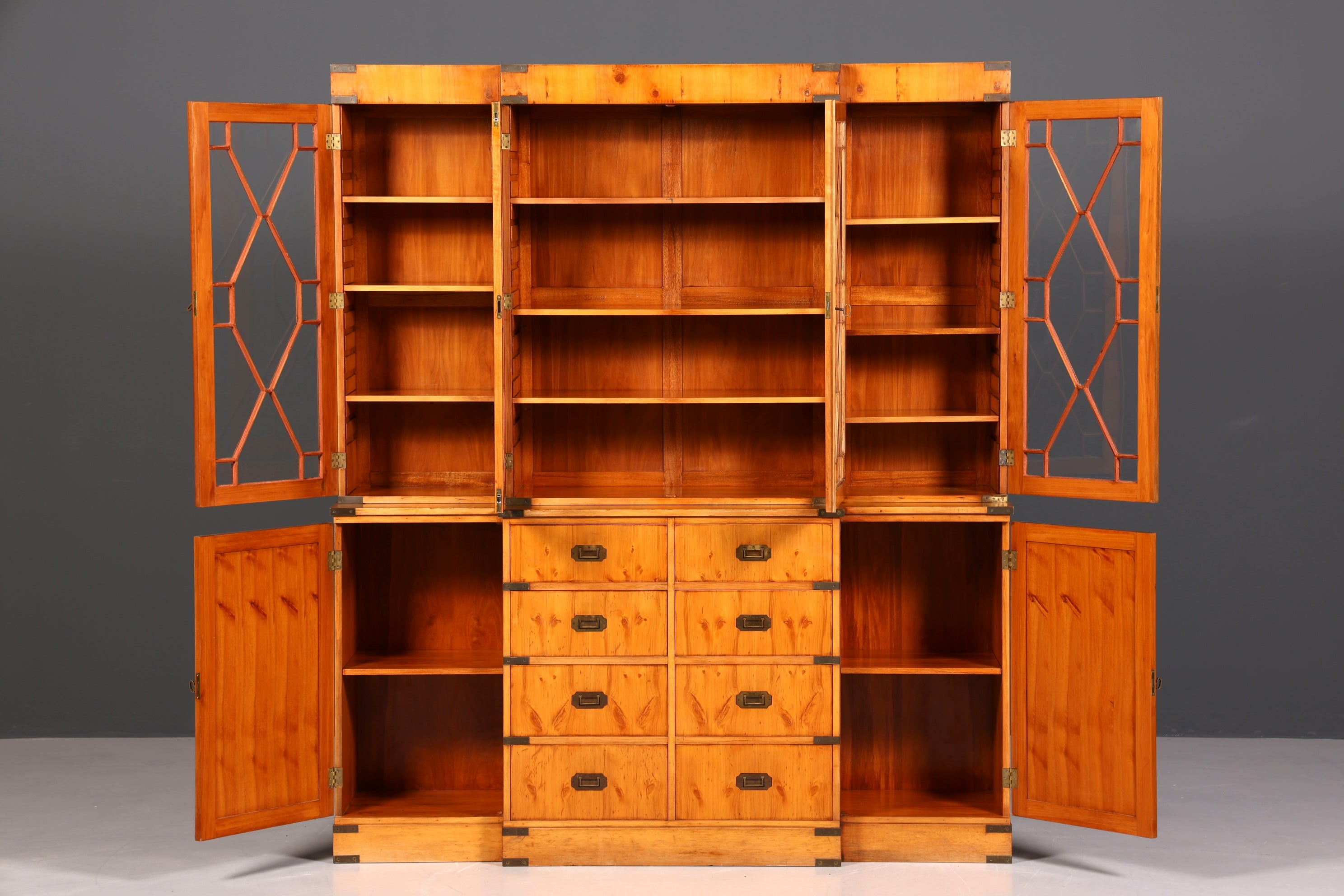 Wunderschöner Maritimer Vitrinenschrank Englischer Schrank echt Holz Bibliothek Englische Anrichte