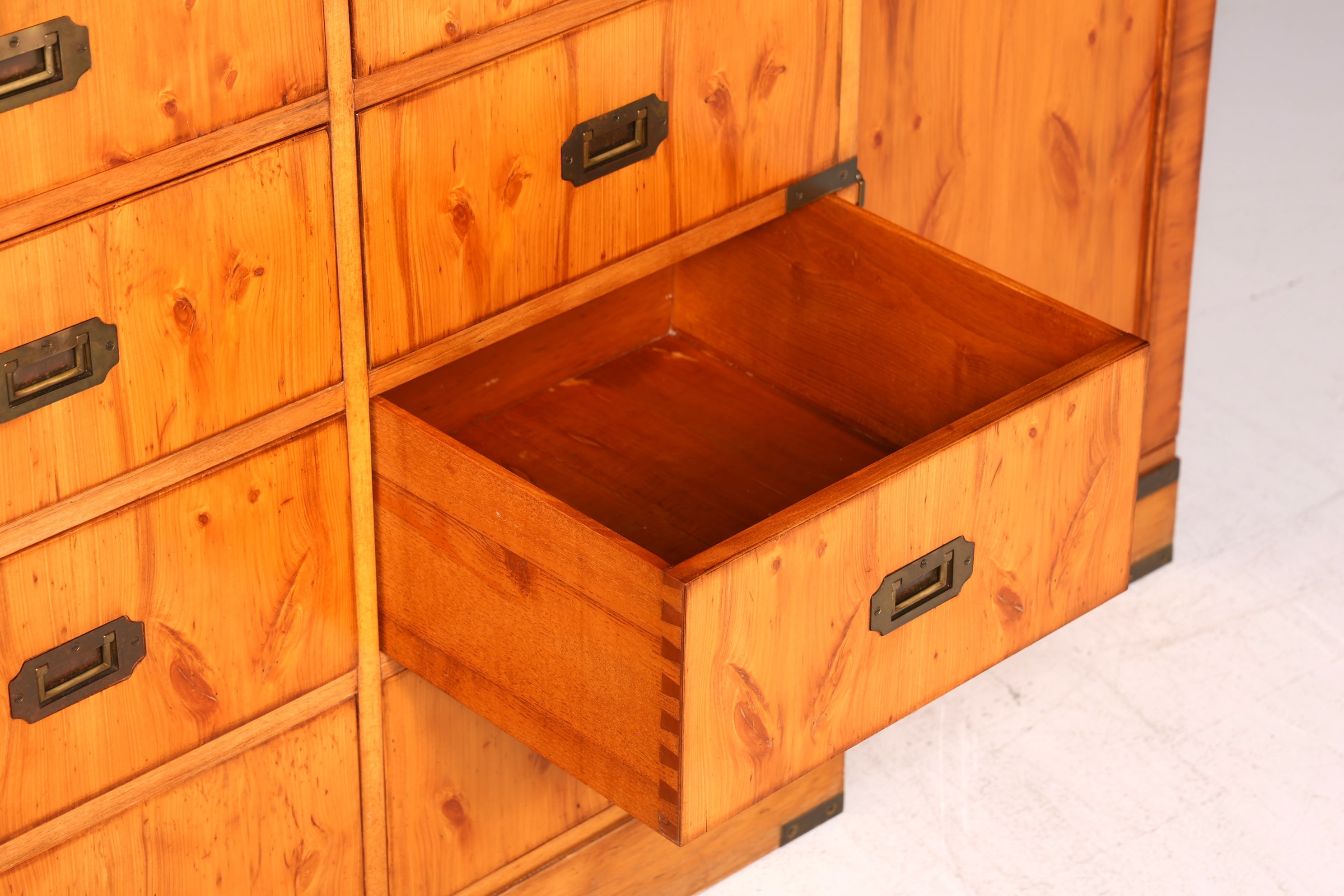 Wunderschöner Maritimer Vitrinenschrank Englischer Schrank echt Holz Bibliothek Englische Anrichte