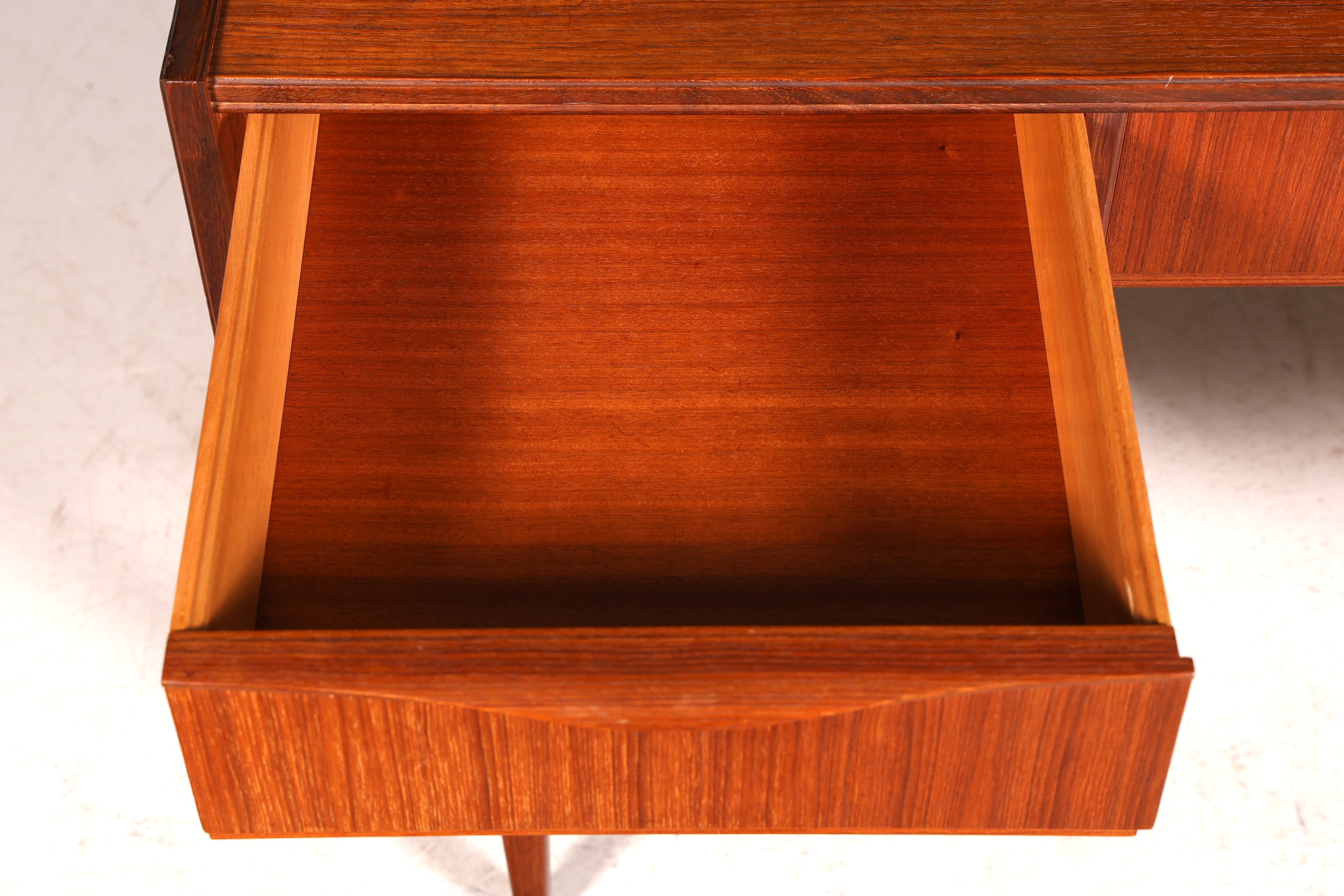 G036 Finish cm Wunderschöner Mid Century Schreibtisch Danish Design Bürotisch 60er Jahre Office Table (Kopie)