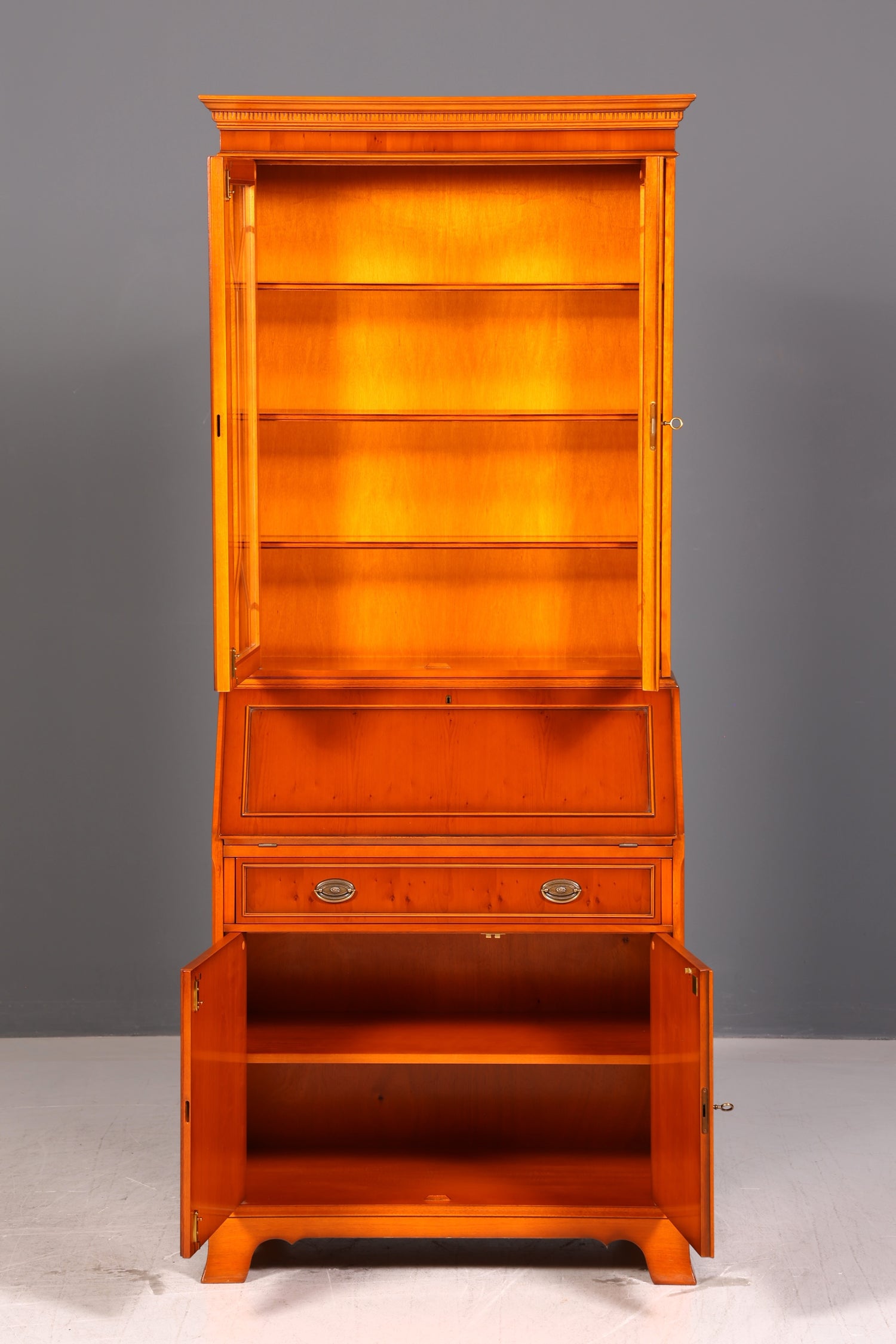 Edler Englischer Sekretär der Marke Heldense Eibe Aufsatzsekretär Schreibschrank Vitrine Bücherschrank Antik Vintage