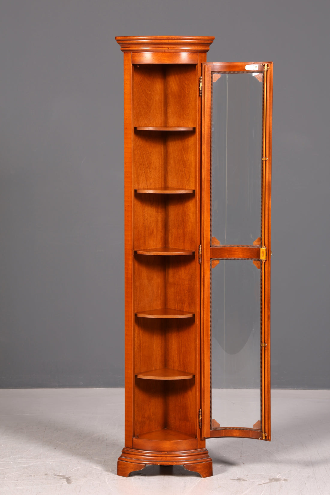 Wunderschöne Eckvitrine der Marke Selva Eckschrank Glasvitrine Vitrine Echt Holz Antik Vintage