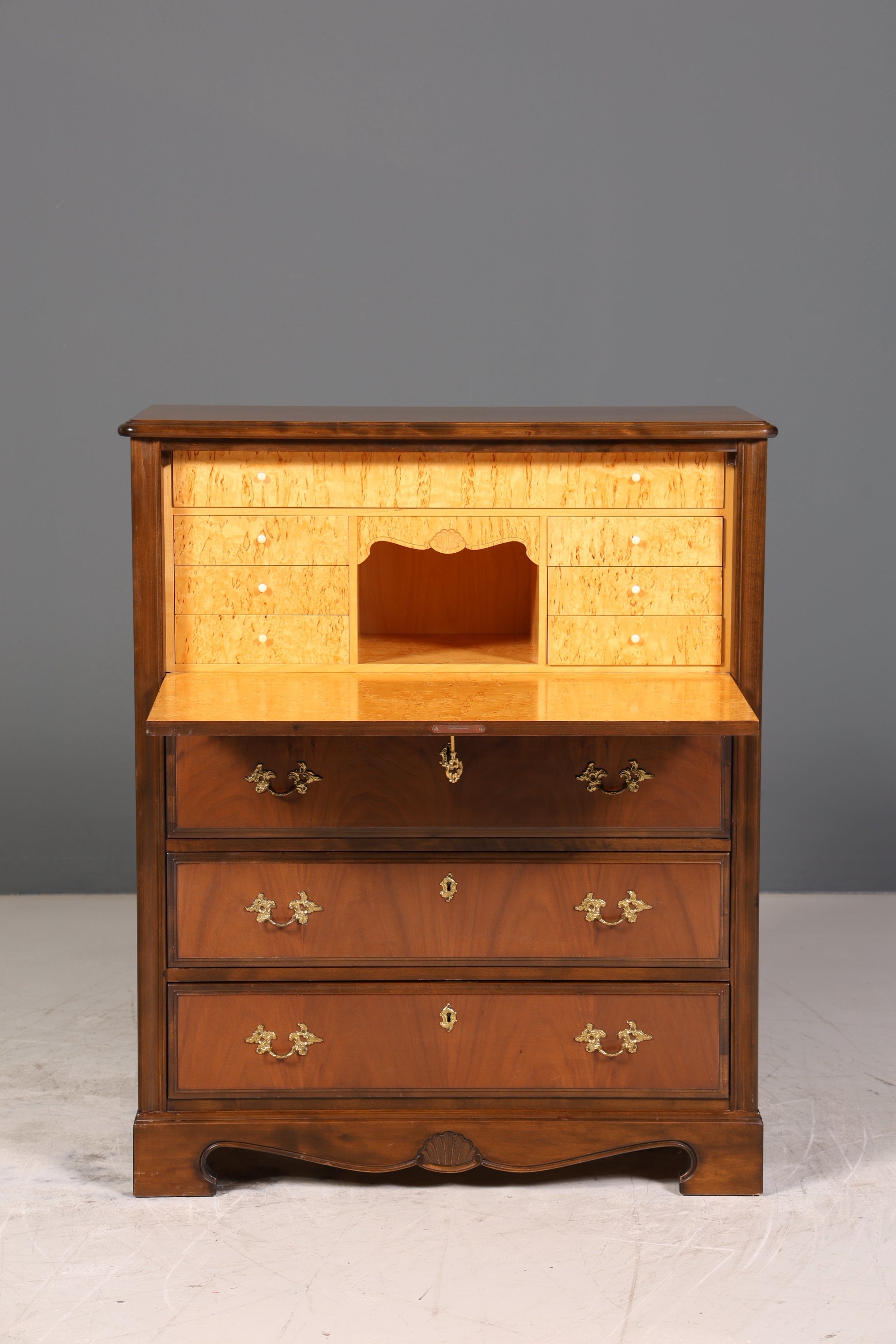 Stilvoller Sekretär im Englischen Stil Büro Vertiko Kommode Mahagoni Schreibkommode