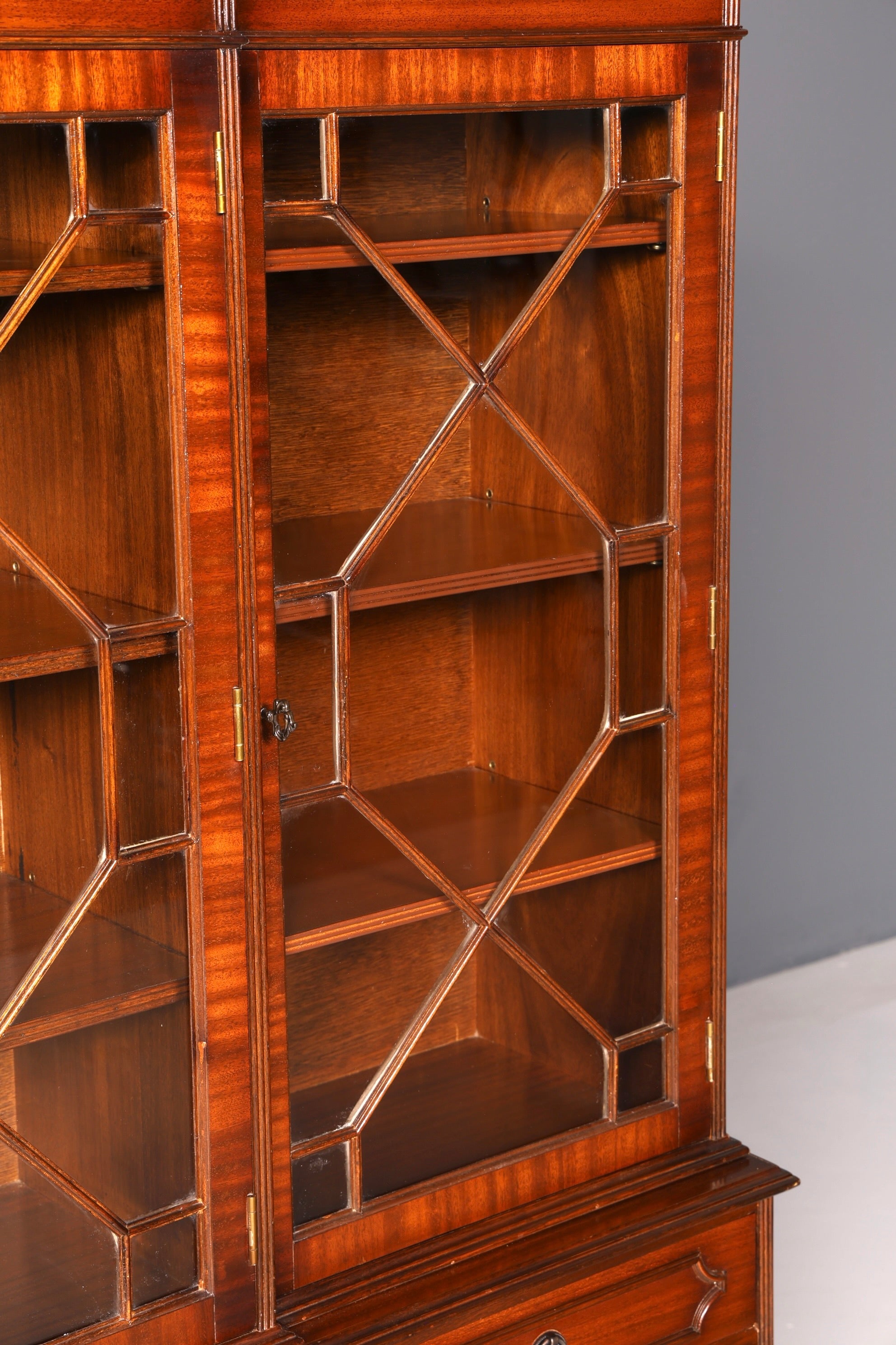 Beeindruckende Englische Vitrine Mahagoni Bibliothek Bücherschrank Glasvitrine Buffet Schrank Antik Vintage