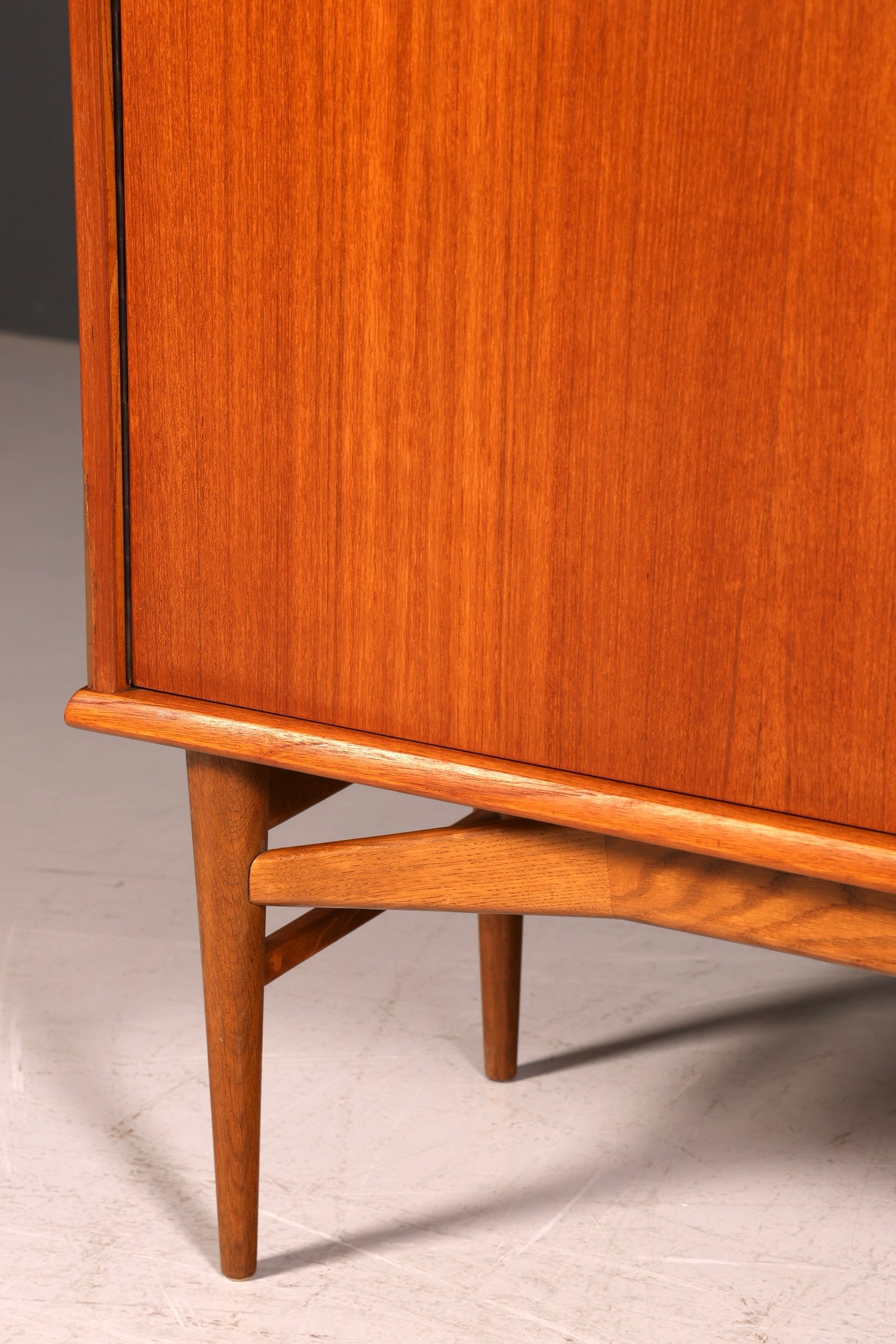 G046 Finish Wunderschönes Mid Century Highboard echt Holz Schrank Büro Kommode 60er Jahre