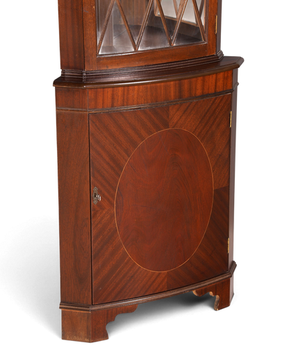 Hauptstadt Möblerei englische Eckvitrine aus Mahagoni mit Intarsien und verglaster Sprossentür im Vintage-Stil