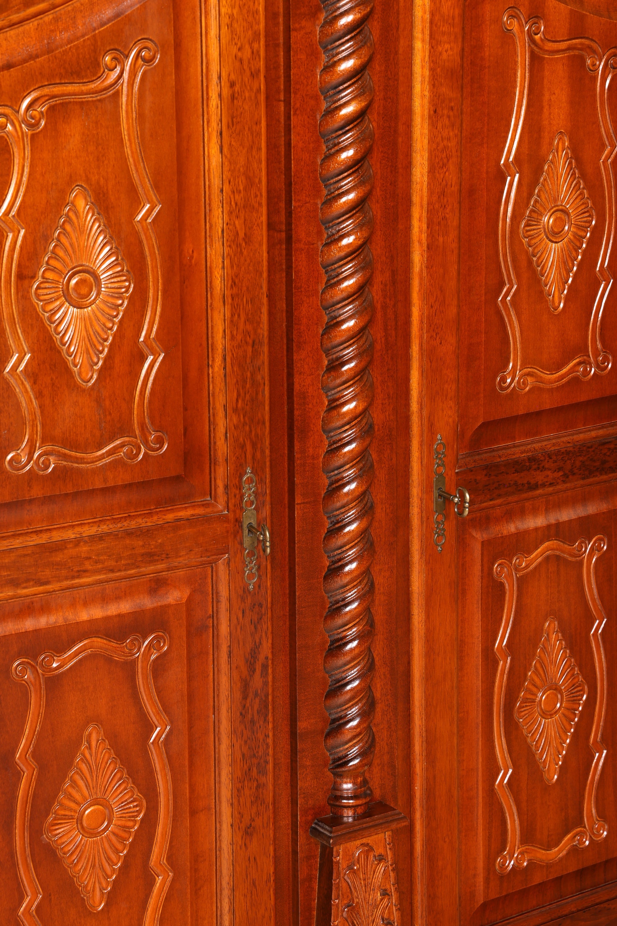 Beeindruckender Barock Stil Kleiderschrank Dielenschrank Schrank Antik Massivholz Vintage
