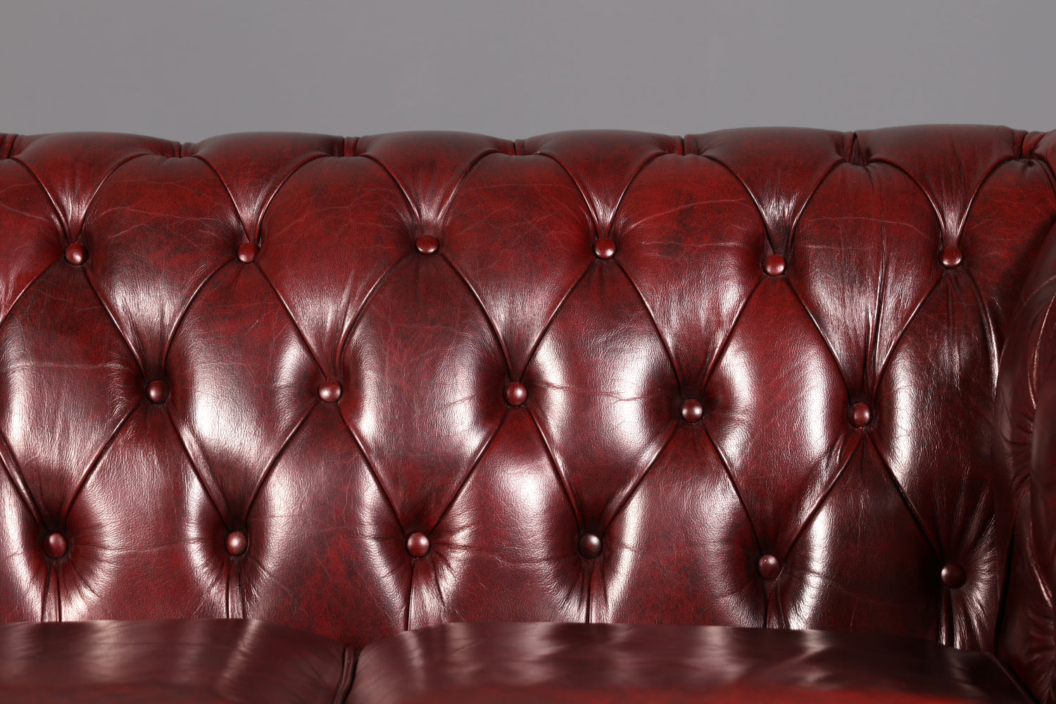 Wunderschönes Original Chesterfield Sofa 3-Sitzer Echtleder Oxblood Couch Englisch Ledersofa Vintage