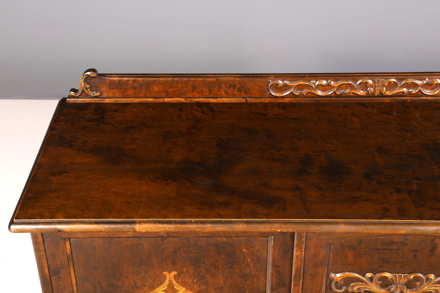 Traumhaftes Chippendale Sideboard Kommode Barock Stil echt Holz TV Schrank