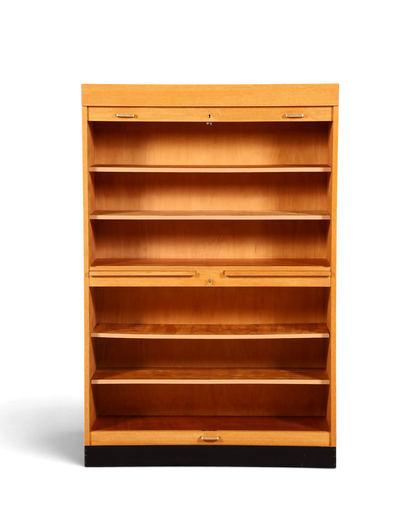 Hauptstadt Möblerei Rollladenschrank aus massivem Holz im Bauhaus Stil mit höhenverstellbaren Regalböden