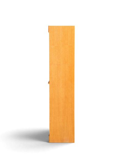 Hauptstadt Möblerei Rollladenschrank aus hellem Massivholz im Bauhaus-Stil, Seitenansicht des Vintage-Aktenschranks