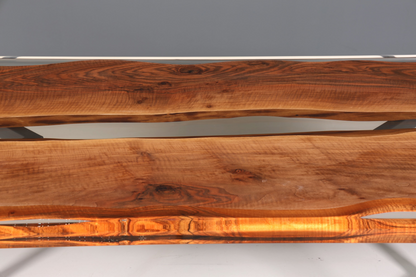 Hauptstadt Möblerei Epoxidharz Esstisch aus massivem Nussbaumholz mit natürlicher Maserung und River-Table-Design