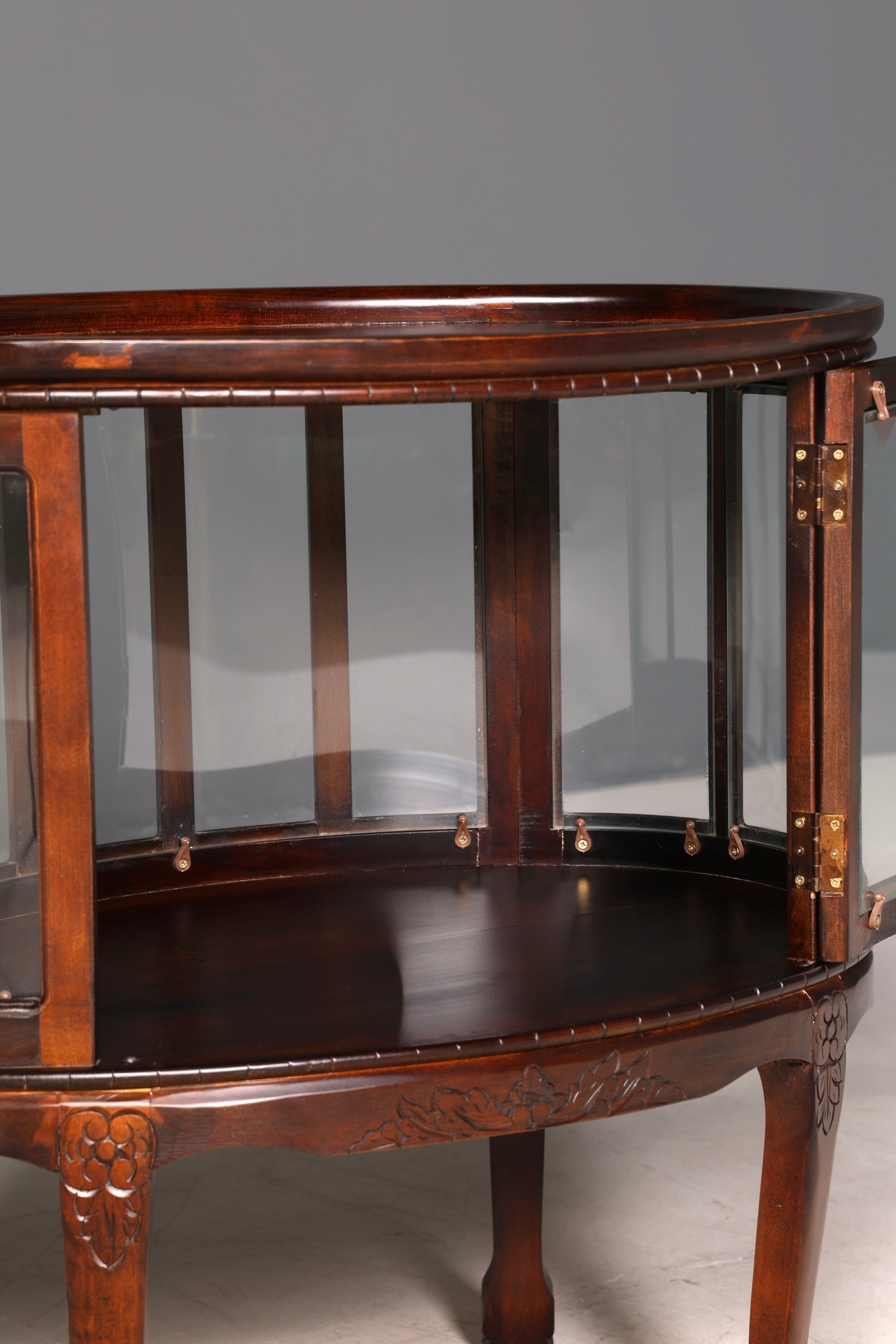 Wunderschöner filigraner Chippendale Barschrank echt Holz Teeschrank im Jugendstil Vitrine