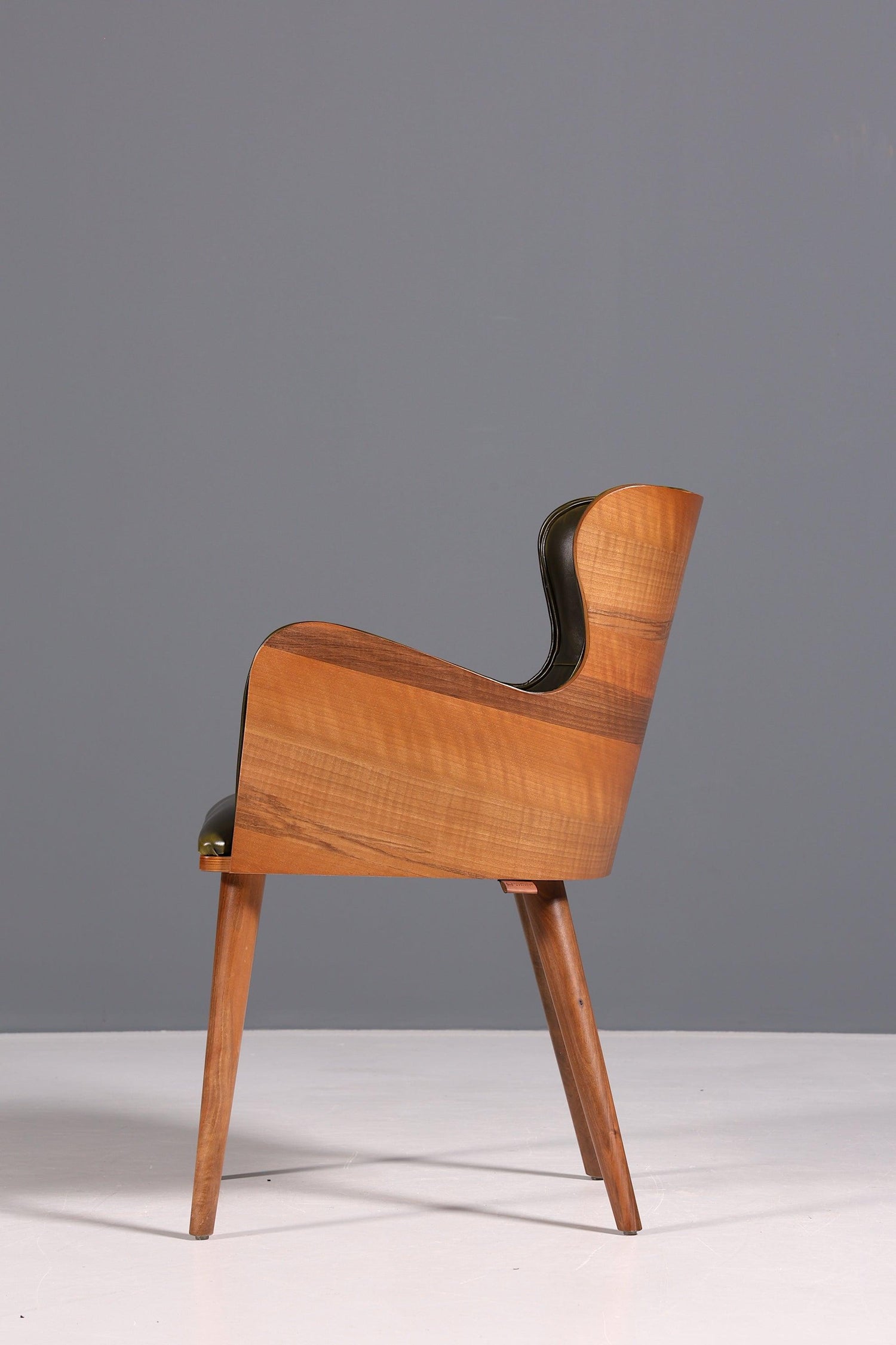 Wunderschöner Chesterfield Stil Stuhl &quot;León Green&quot; Armlehnstuhl Nussbaum Sekretär Stuhl