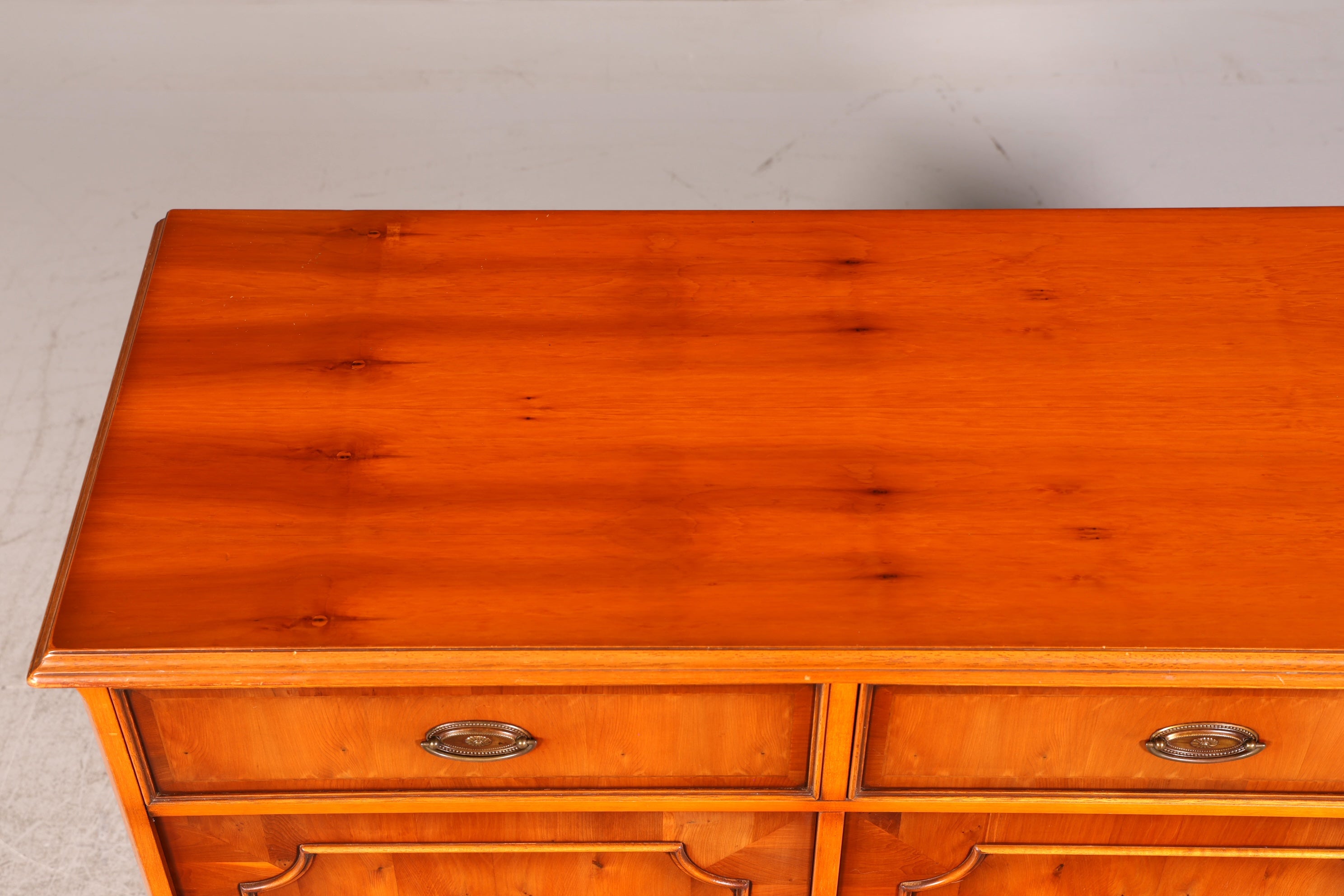 Traumhaftes Englisches Sideboard Original Heldense Eibe Buffet Schrank Anrichte