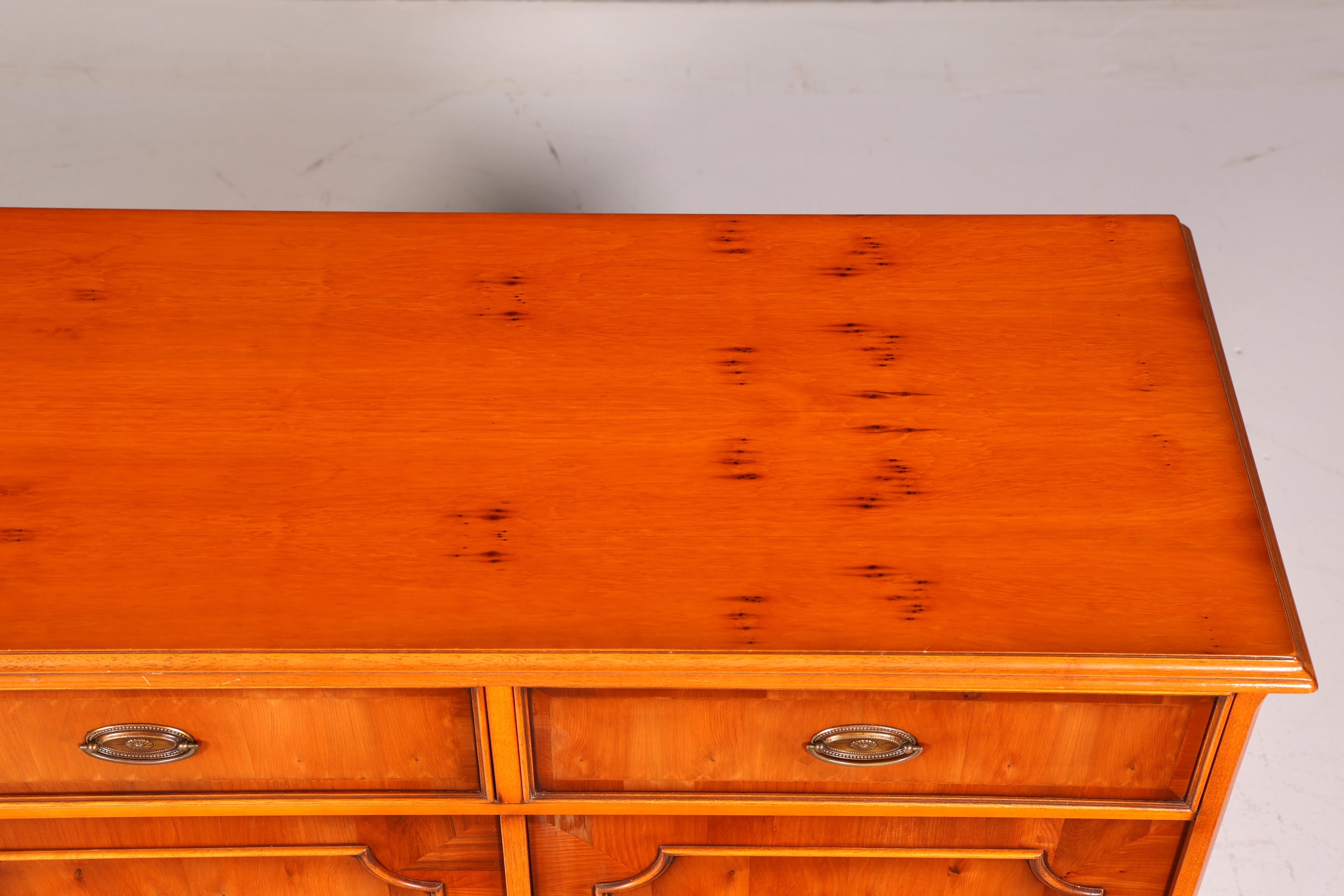 Traumhaftes Englisches Sideboard Original Heldense Eibe Buffet Schrank Anrichte