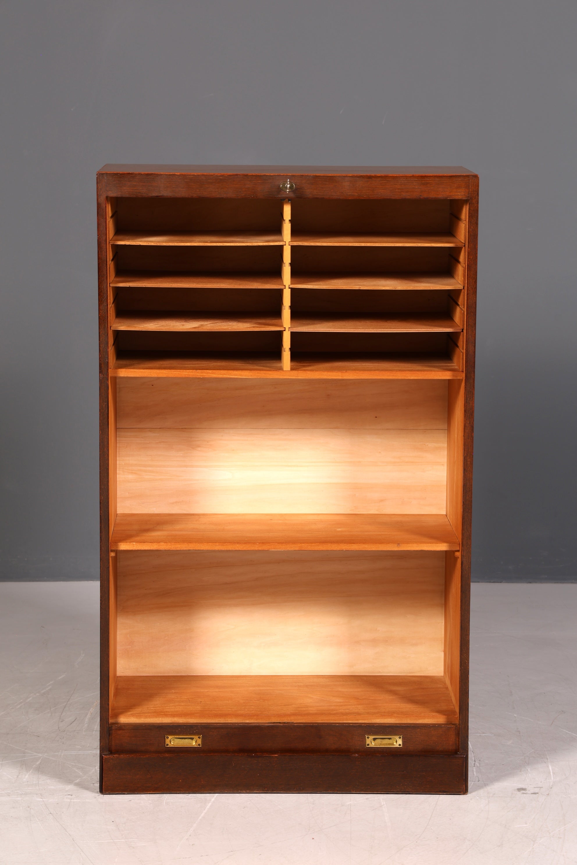 Schlichter Mid Century Rollladenschrank Bauhaus Apothekerschrank Art Deco Aktenschrank Büroschrank