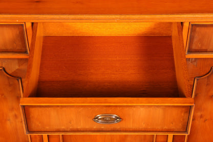 Traumhaftes Englisches Sideboard Original Heldense Eibe Buffet Schrank Anrichte