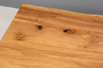 Stilvoller Nussbaum Tisch 160cm-90cm Esszimmer Tisch Baumkanten Platte massiv Holz Küchentisch