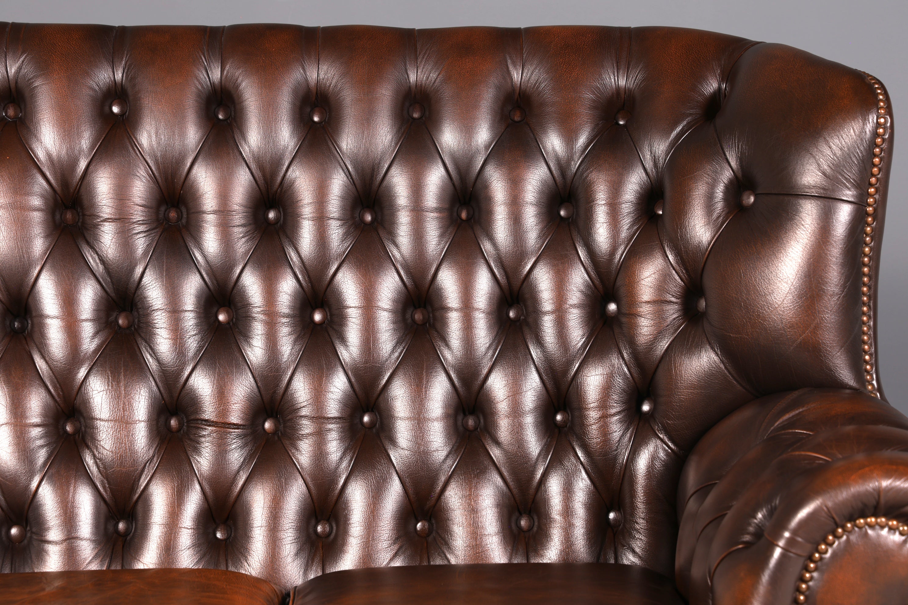G103 Finish Wunderschönes Original Chesterfield Sofa 3- Sitzer echt Leder Oxblood Couch Englisch