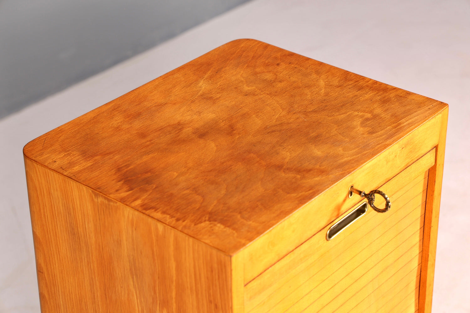 Wunderschöner Mid Century Rollladenschrank Bauhaus Aktenschrank Art Deco Büroschrank Apothekerschrank
