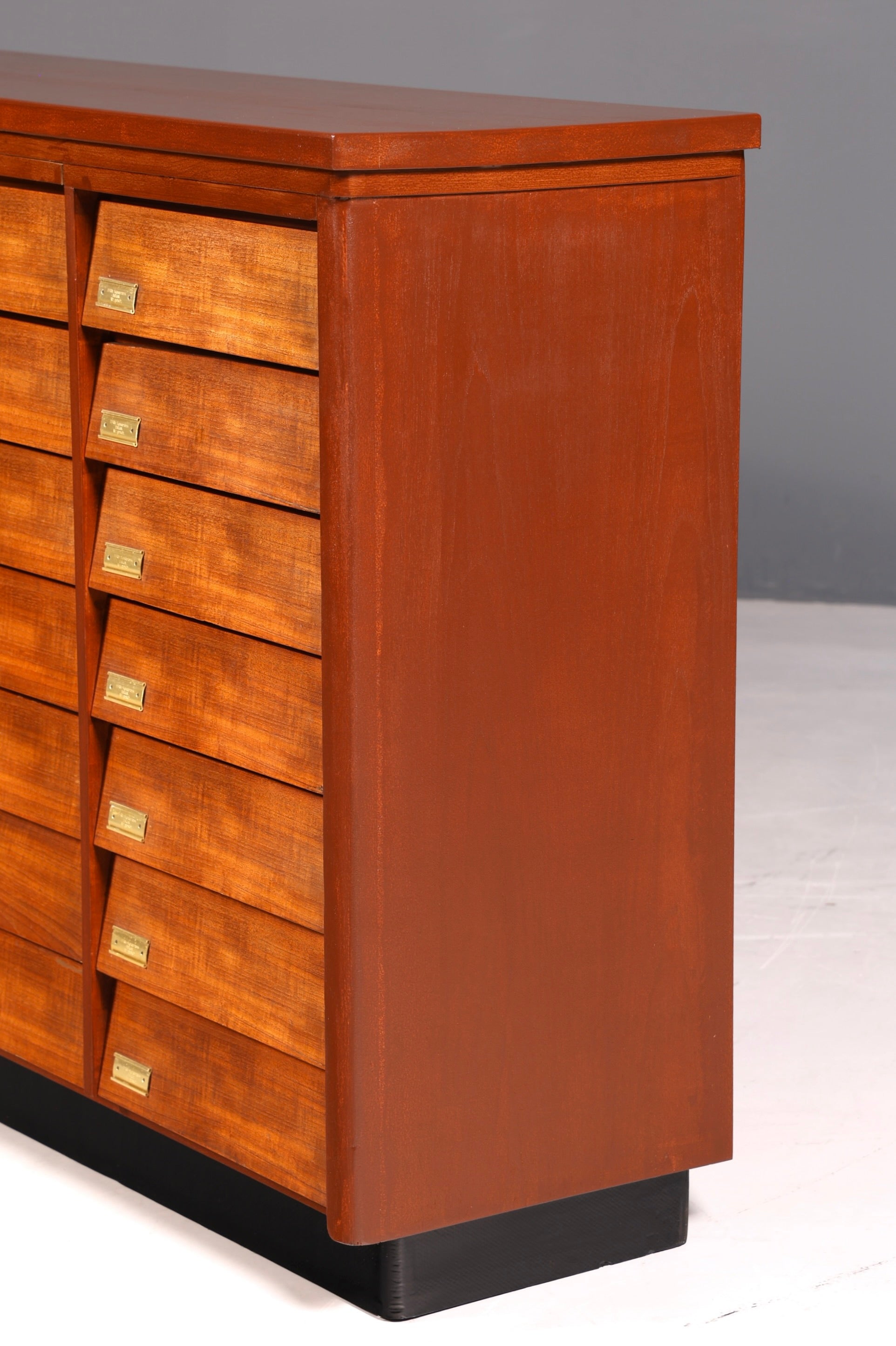Wunderschöne XXL Mid Century Kommode Vintage Bauhaus Apotheker Schrank Retro Schubladenkommode 2 von 2