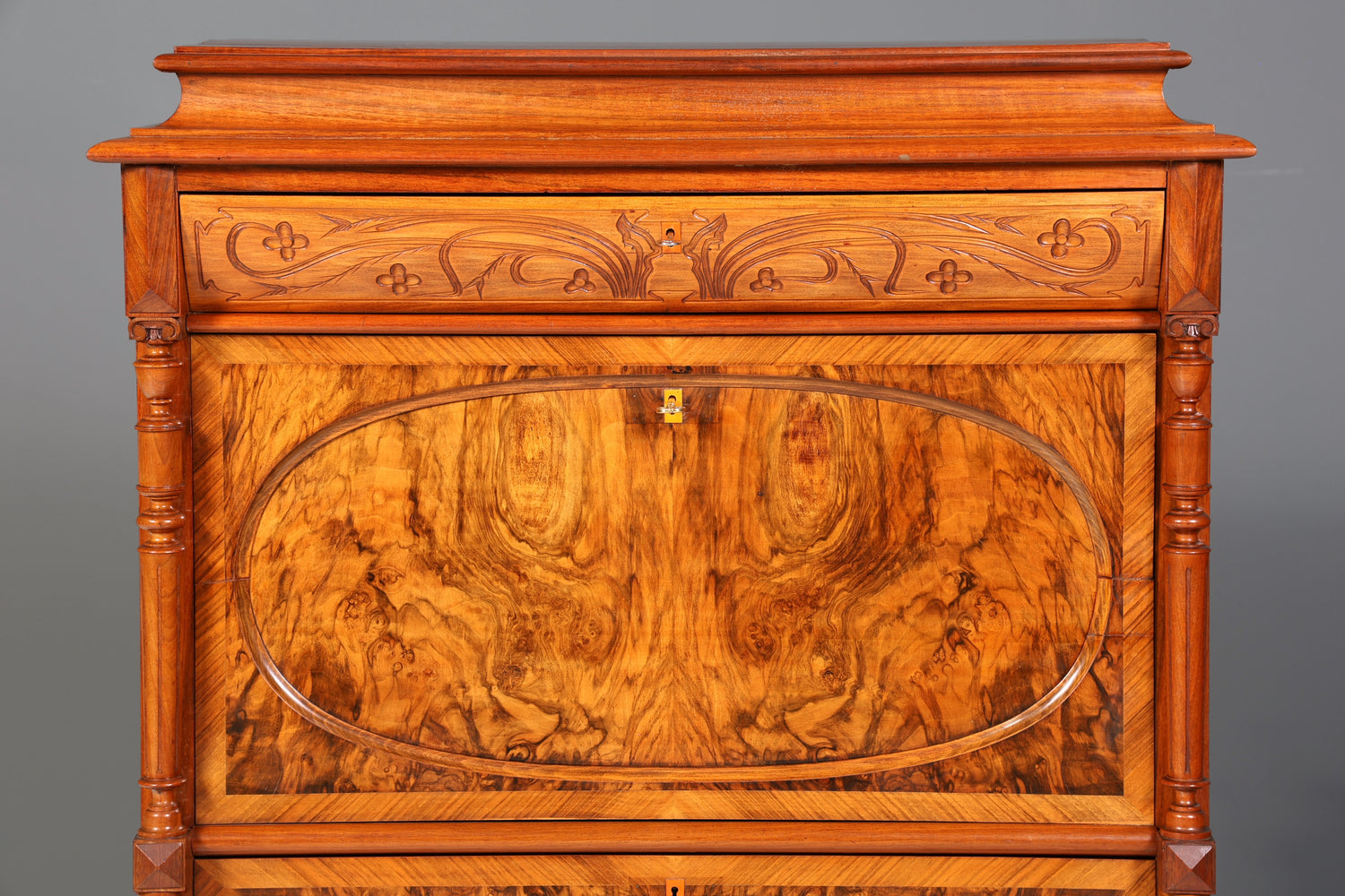 Traumhafter Louis Philippe Sekretär um 1870 Vertiko Nussbaum Highboard Kommode Sekretär Schrank