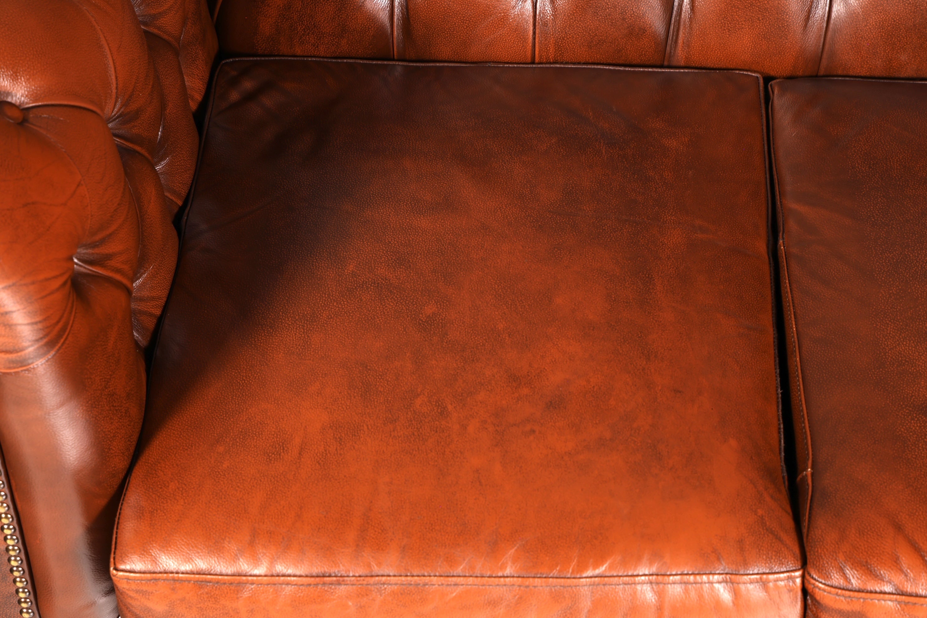 G118 Finish Wunderschönes Original Chesterfield 2er Sofa Englisch Oxblood Leder 2- Sitzer Couch