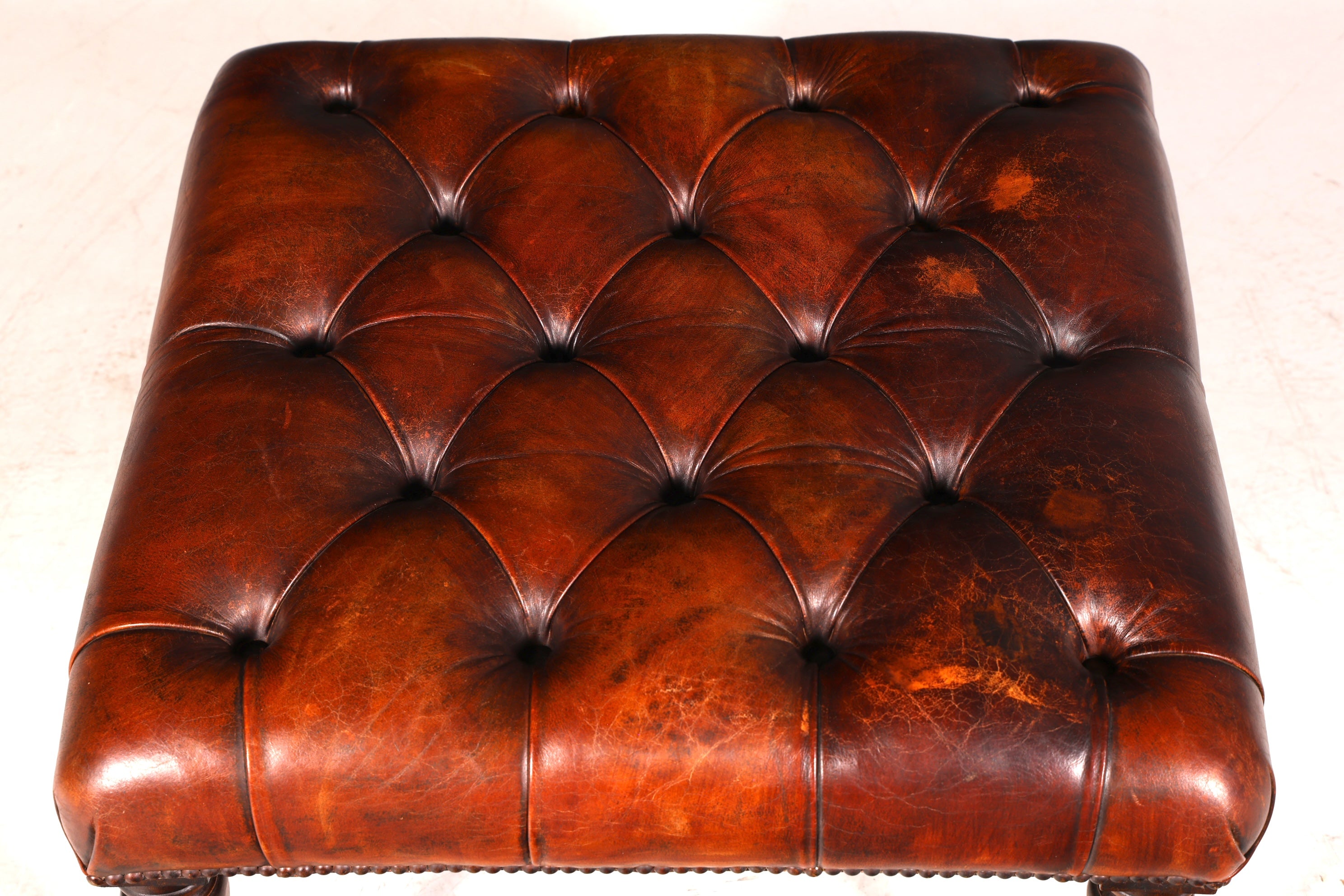 Original Chesterfield Hocker echt Leder Englischer Fusshocker UK Englisch Fussablage