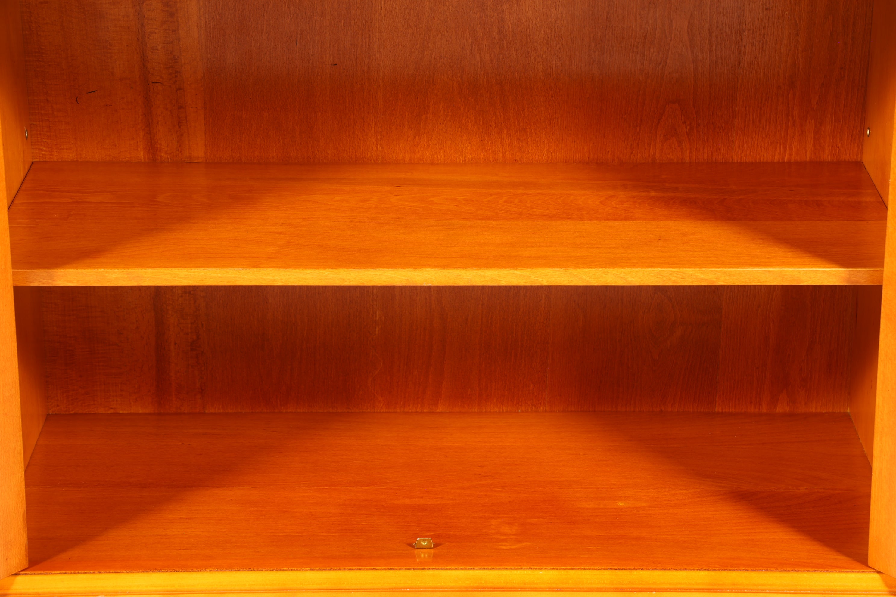 Traumhaftes Englisches Sideboard Eibe Schrank Antik Stil Buffetschrank Kommode