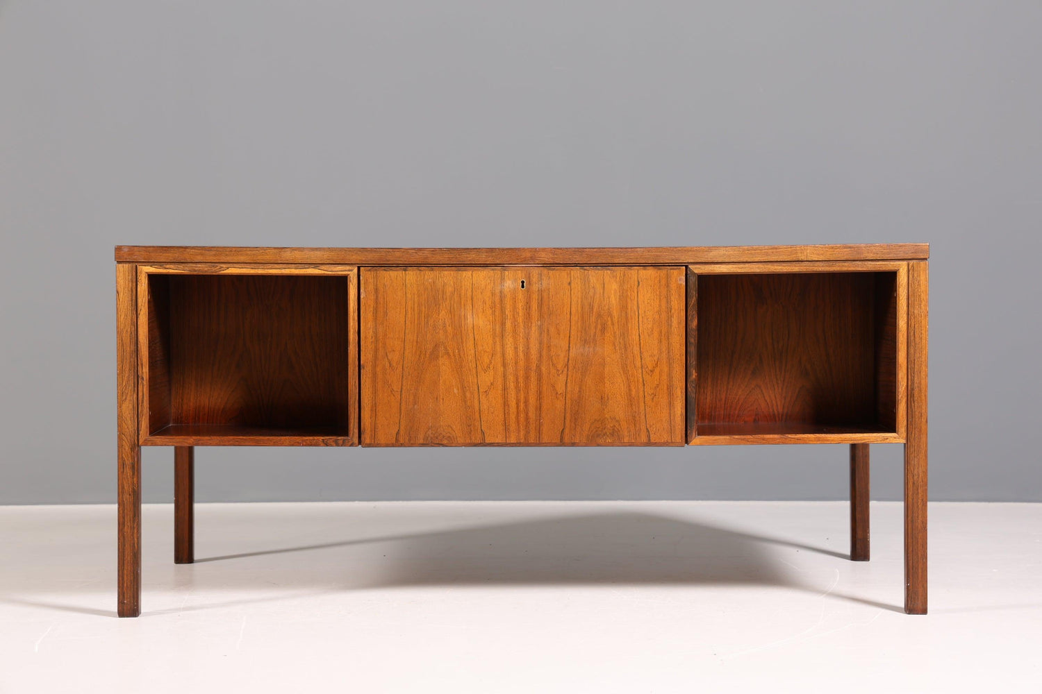 Seltener Mid Century Schreibtisch Palisander Holz "Modell 77 von Gunni Omann für Omann Jun Møbelfabrik" 1960s