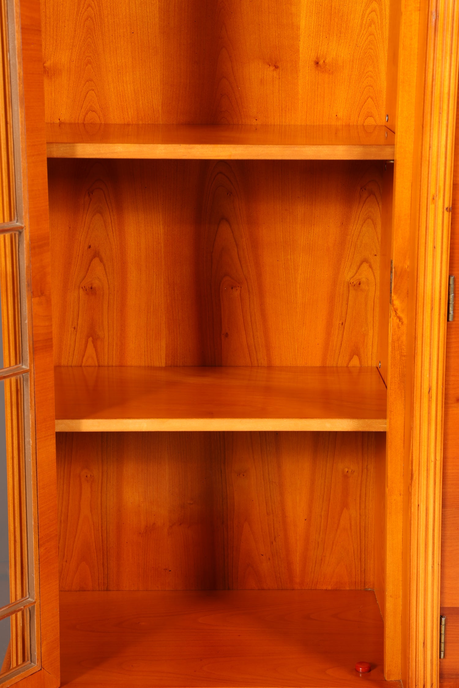 Traumhafte Englische Vitrine Bücherschrank Buffet Antik Stil Englisch Eibe Glasvitrine Bibliothek