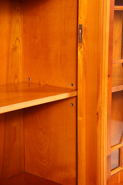 Traumhafte Englische Vitrine Bücherschrank Buffet Antik Stil Englisch Eibe Glasvitrine Bibliothek