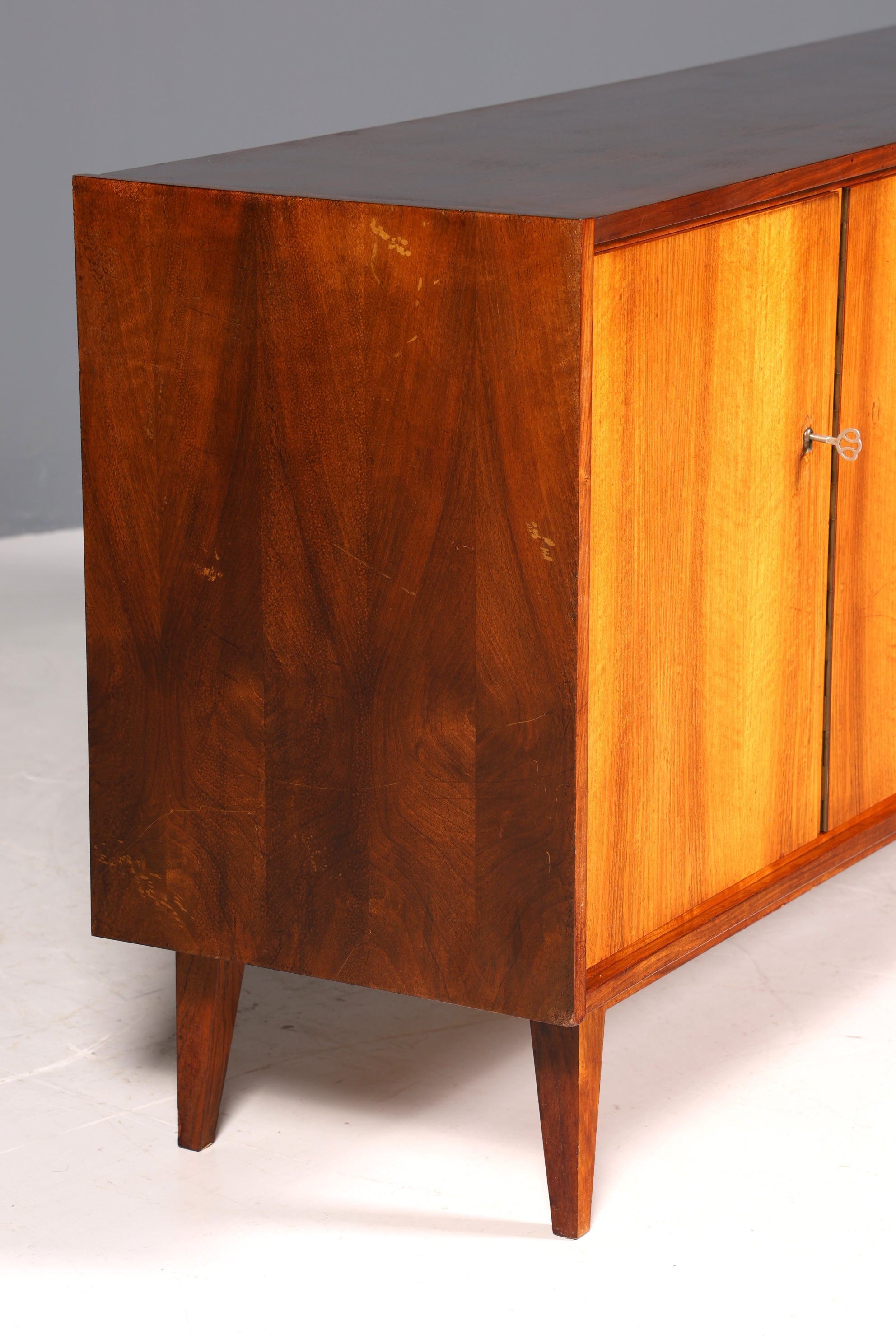 Schlichtes Mid Century Sideboard Vintage TV Kommode 60s Schrank Retro Longboard