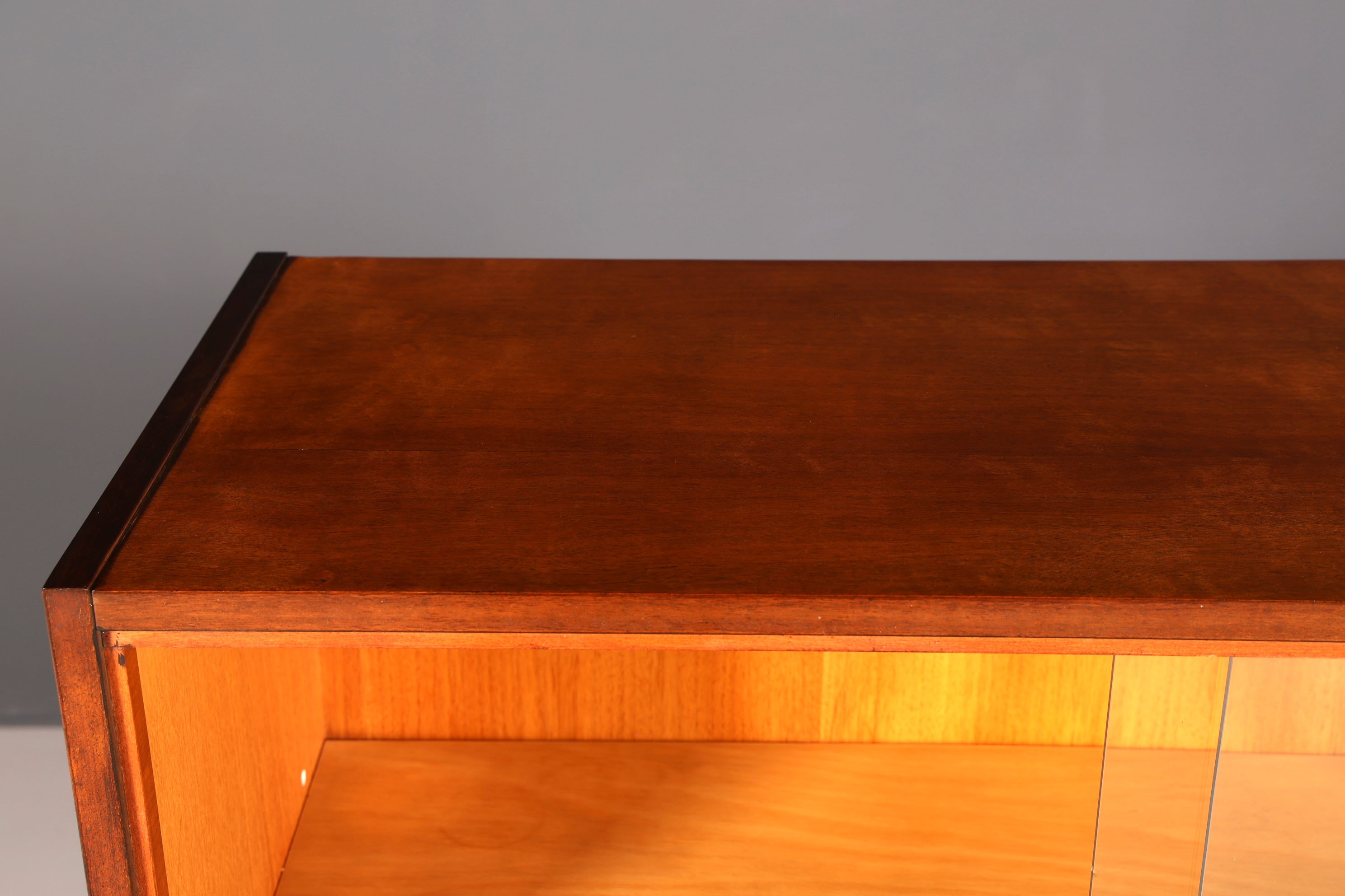 G142 Finish Wunderschöne Mid Century Vitrine Vintage Regal Retro Bücherregal VEB Bookshelf