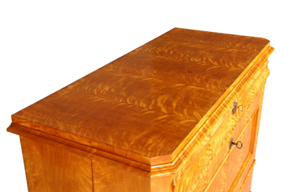 Hauptstadt Möblerei Biedermeier Sekretär aus hellem Echtholz mit markanter Maserung und antiken Schlüsseln