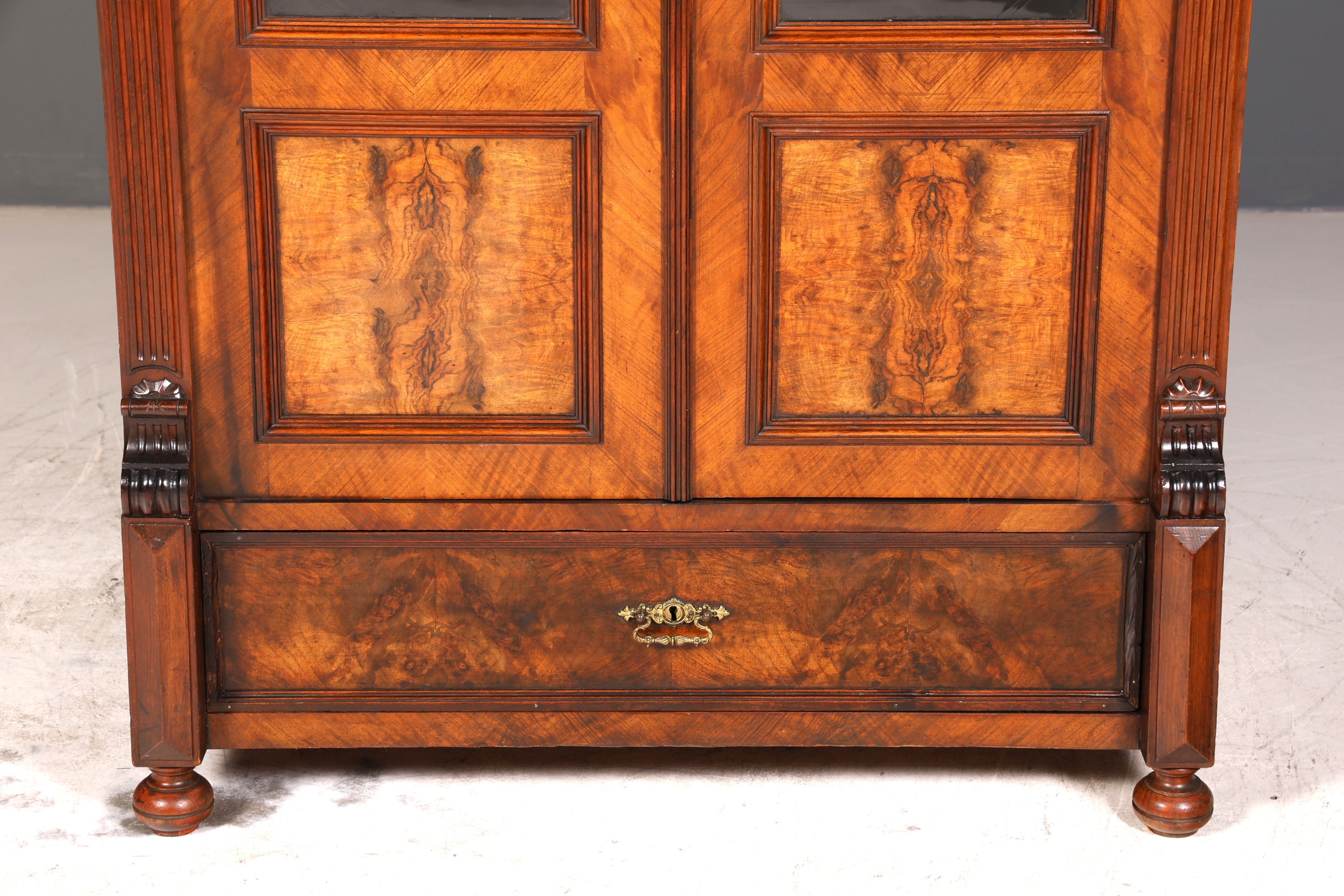 Edler Gründerzeit Vitrine Schrank um 1880 Kleiderschrank Antik Louis Philippe Wäscheschrank