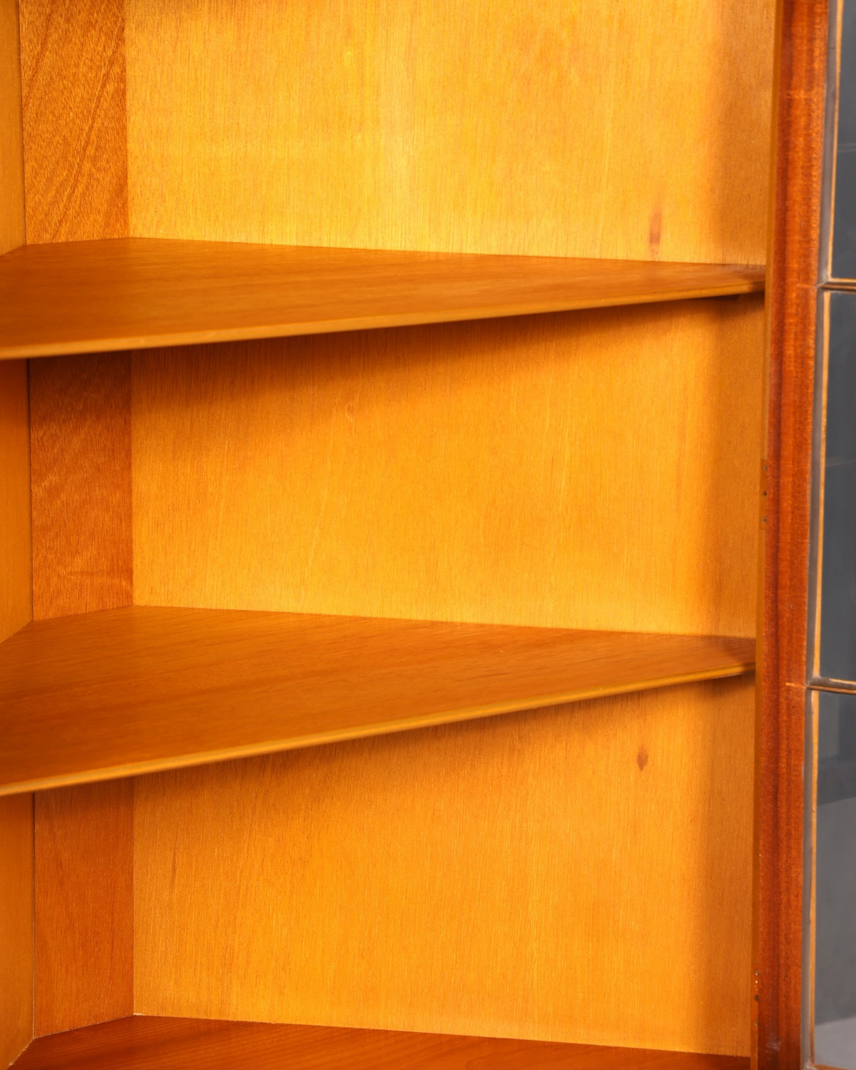 Wunderschöne Englische Eckvitrine Eibe Antik 60s Echt Holz Eckschrank Glasvitrine
