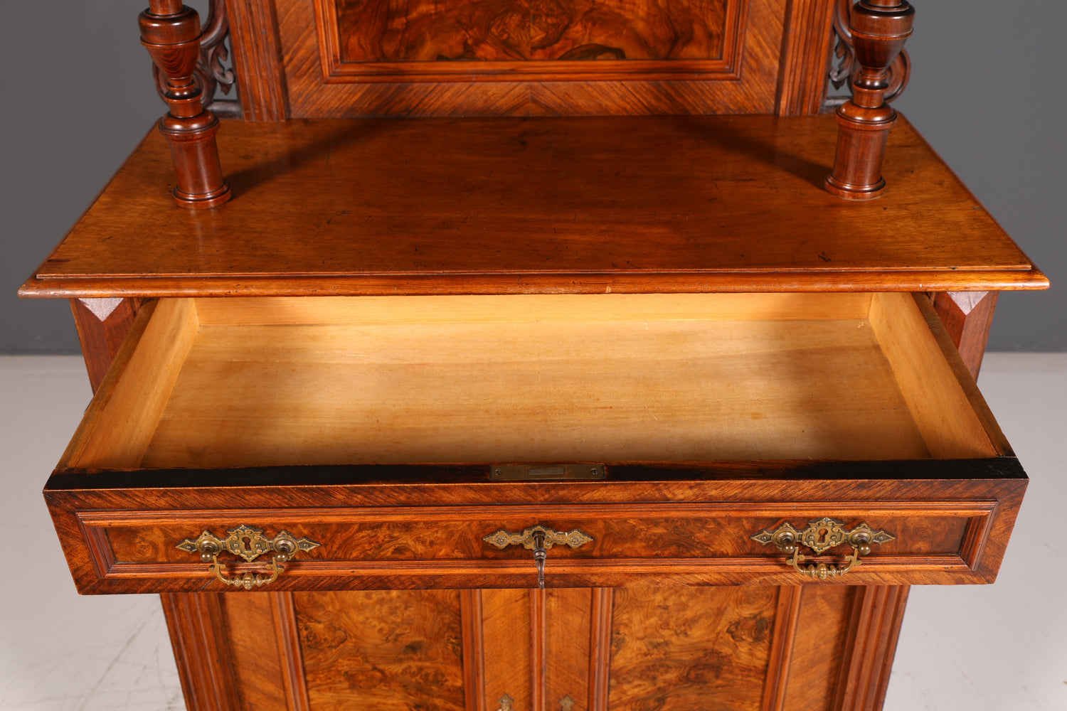 Traumhaftes Gründerzeit Vertiko mit Aufsatz Jugendstil Schrank Antik Highboard Buffet Kommode Vintage