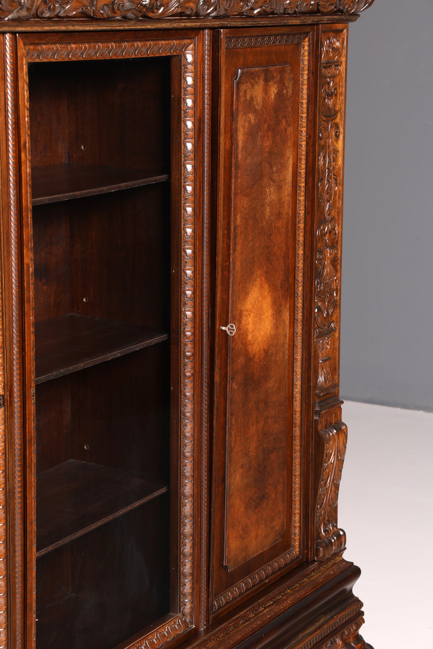 Wunderschöner Neorenaissance Bücherschrank Antik Vitrine Herrenzimmer Gründerzeit Schrank Regal Vintage