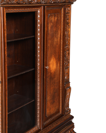 Hauptstadt Möblerei Neorenaissance Bücherschrank aus dunklem Echtholz mit aufwendigen Schnitzereien und Vitrinenteil