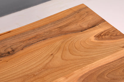 Traumhafter Nussbaum Tisch 140cm-100cm Esszimmer Tisch Baumkanten Platte Massiv Holz Küchentisch